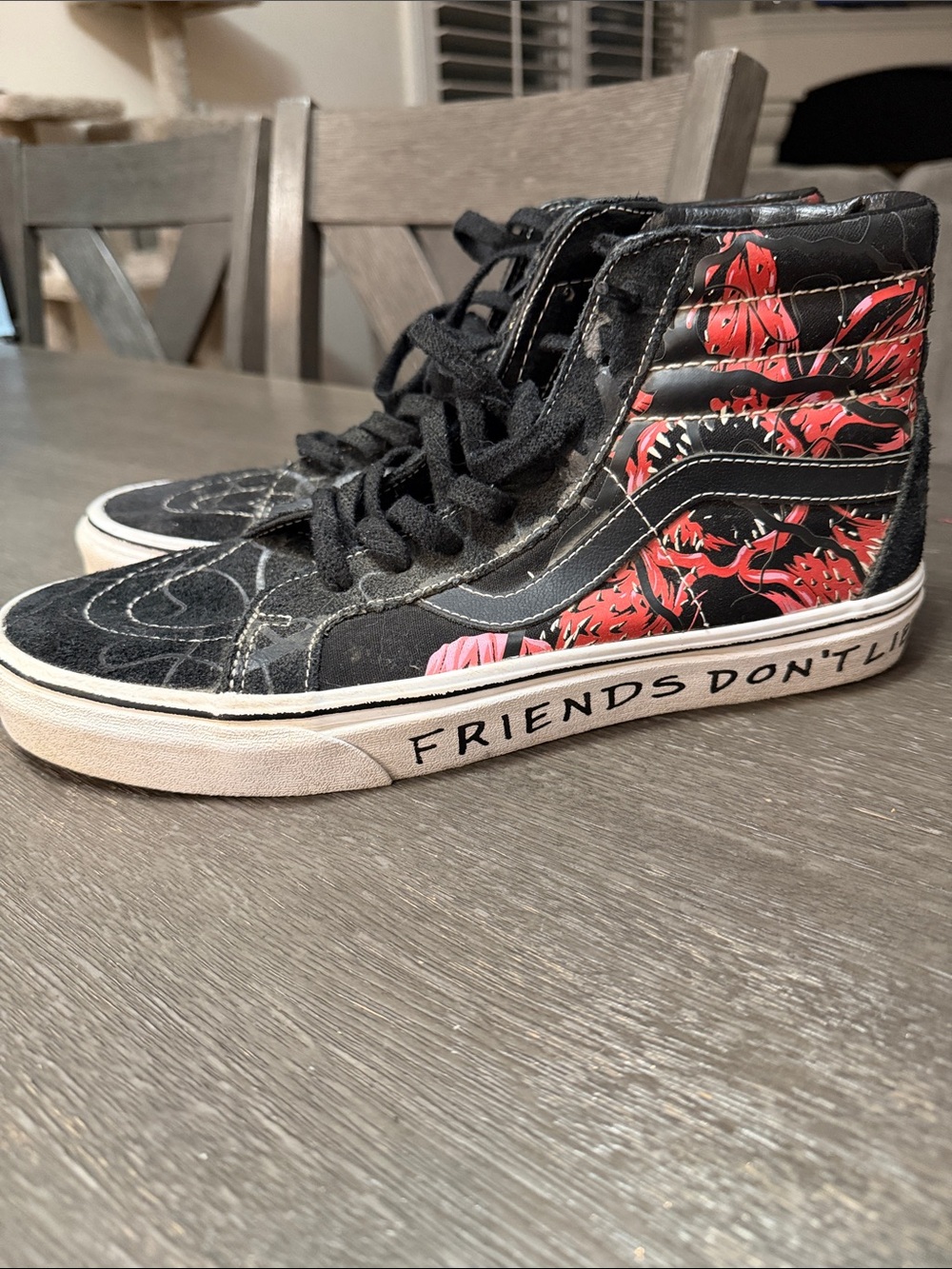 Vans x Stranger ThingsMens Sk8-Hi Black & Red High-Top Skate shoes. Size 11.